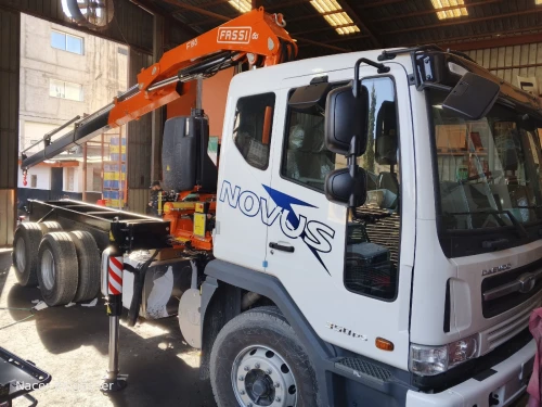 grue sur camion HYVA , FASSI