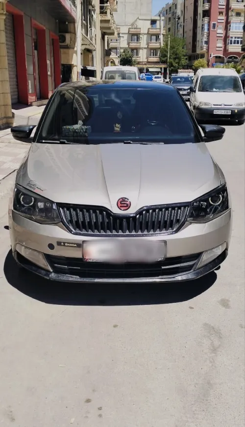 Skoda Fabia 2015 Style (avec toit panoramique)