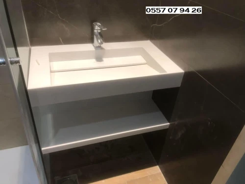 Lavabo incliné + étagère en CORIAN