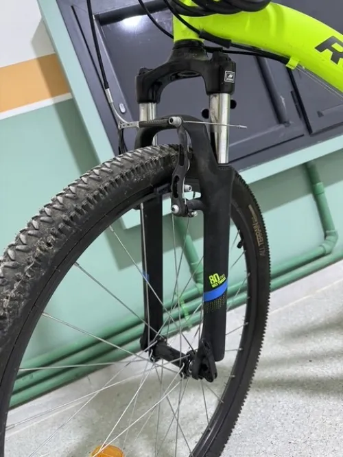 Vélo  VTT tout terrain B-Twin ROCKRIDER ST 100 27,5 pouces quasi neuf
