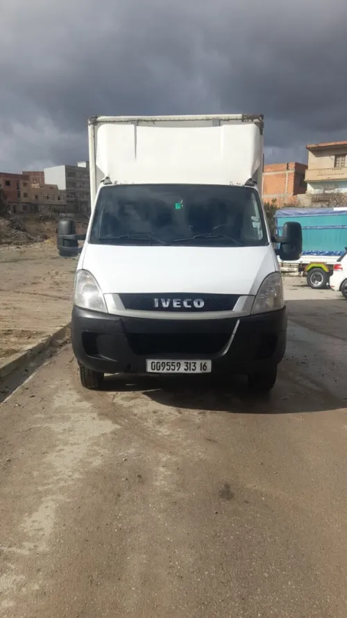 Location fourgon sans chauffeur équiper caisse conteneur