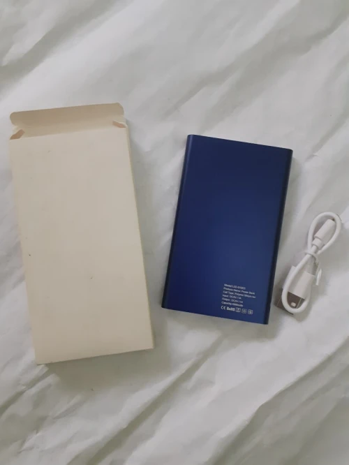 powerbank  Chargeur ultra plat avec batterie 4000 mAh intégrée