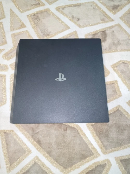 Play station 4 pro 1TB