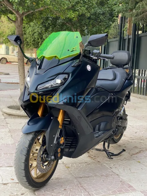 Yamaha Tmax 2022