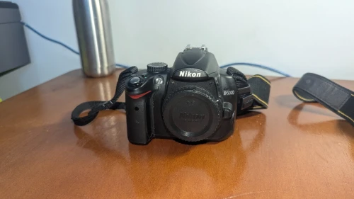 Nikon D5000 + objectif AF-S DX VR 18-55