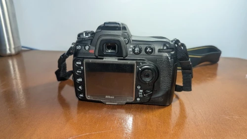 Nikon D300s + Objectif Nikkor 28-100mm f/3.5-5.6G