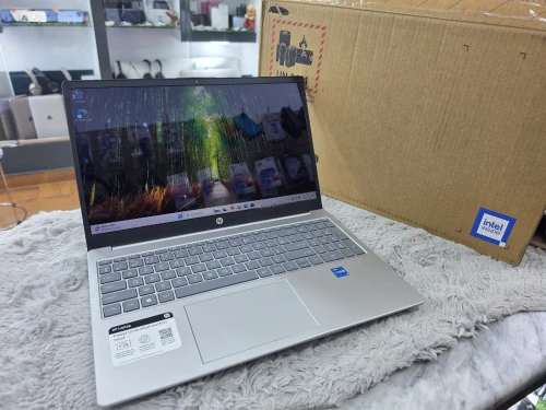 HP Laptop 15" Écran Tactile i5 12th 8GB 512GB Neuf