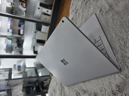 Surface Book 2 i5 7em 8GB 256GB