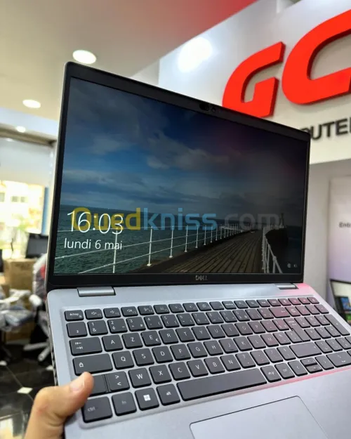 DELL LATITUDE 5540 Intel Core i5-1335U 12 Mo de cache, jusqu à 4,60 GHz 16GB 512GB SSD 15.6 FULL HD 