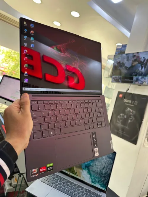LENOVO YOGA Slim 7 Pro X AMD Ryzen 9 6900HS, 16 Mo 32GB 1TB SSD 14 Full HD 3K 120hz NVIDIA RTX 3050