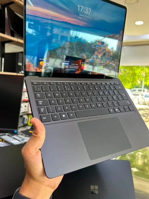 MICROSOFT SURFACE LAPTOP 7 Intel Core Ultra 7 266V 12M Cache, jusqu'à 5,00 GHz Intel AI Boost RAM 16GB  DISQUE 256GB SSD NVMe PCIe 4.0 Ecran : 13.5" 2k Tactile Intel Arc 140V GPU 8GB
