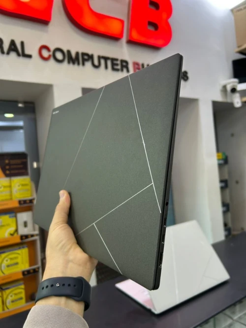 Asus ZenBook S16 UM5606w Ryzen AI 9 HX 370 RAM 32GB DDR5 1TB SSD NVME OLED ASUS Lumina 3K 120 Hz