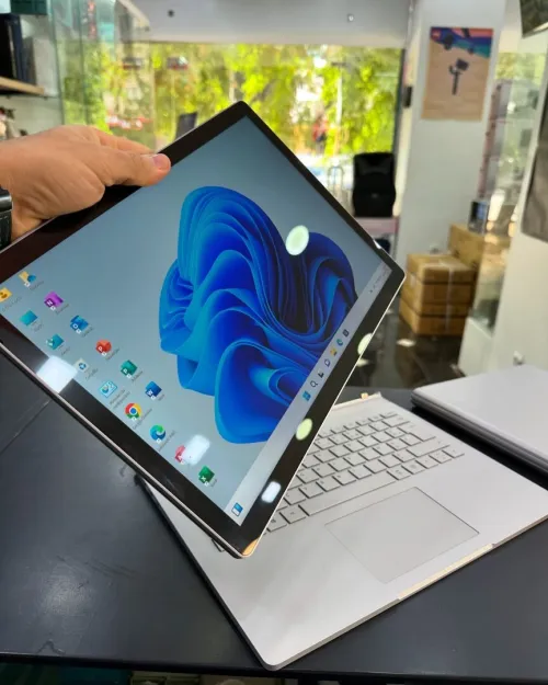 MICROSOFT SURFACEBOOK 2  Intel Core i5-8350U  6 Mo de cache,  3,60 GHz 8GB 256GB SSD 13.5 QHD+ 3K  