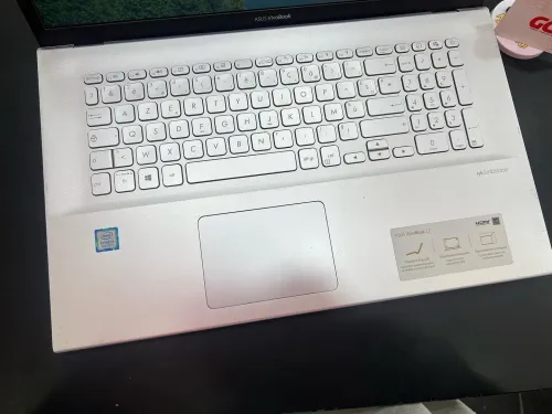 ASUS VIVOBOOK X712F Intel Core i5-8265U 6 Mo de cache, jusqu'à 3,90 GHz 8GB 512GB SSD 17" 