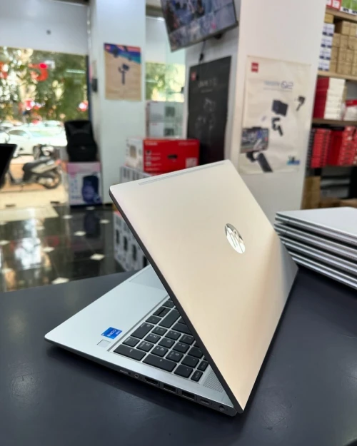 HP PROBOOK 650 G8 Intel Core i5-1135G7 8 Mo de cache, à 4,20 GHz 8GB  256GB SSD 15.6 Full HD