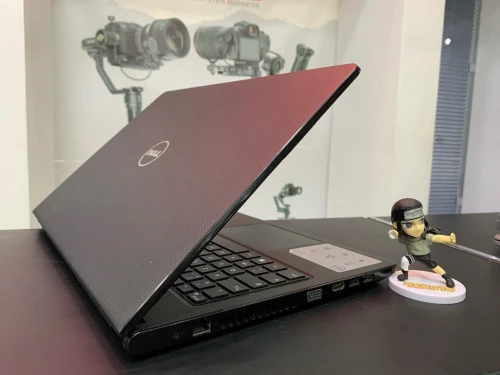 DELL VOSTRO 15 Processeur Intel Core i5-7200U 3 Mo de cache, jusqu'à 3,1 GHz 4GB 240GB SSD 15.6"