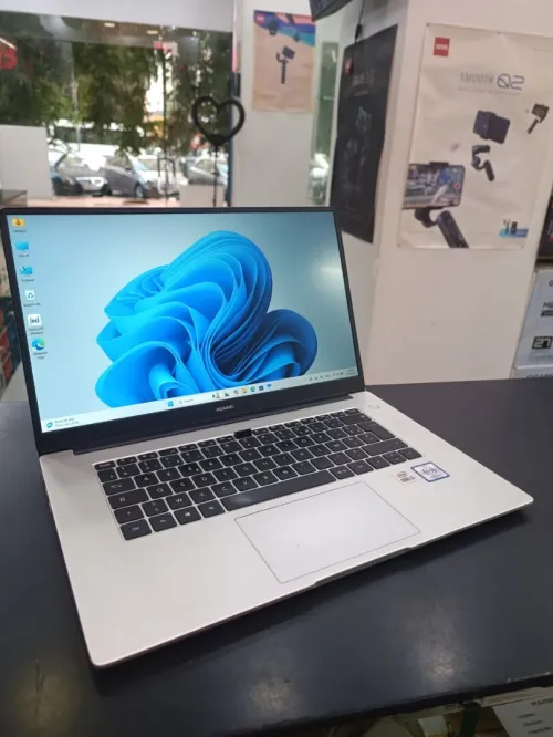 HUAWEI MATEBOOK D15  BOB-WAI9Q  Intel Core i3-10110U  RAM 8GB DISQUE 256GB SSD ECRAN 15.6" FHD 