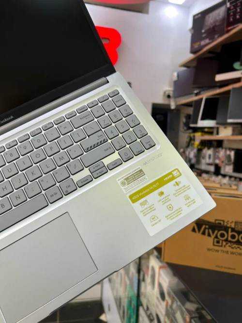 ASUS VIVOBOOK F1504VA Corei3-1315U jusqu'à 4,50 GHz,RAM 8GB 512GB SSD 15.6" FHD Graphiques UHD Intel