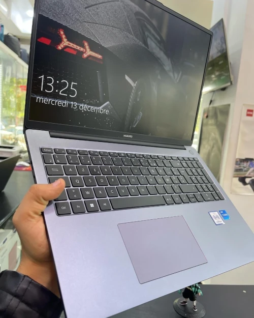 HUAWEI MATEBOOK D16  RLEF-X Intel Core i5-12450H cache 12 Mo,  16GB  512GB SSD  16 FULL HD IPS  