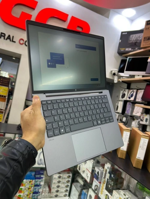 HP ZBOOK 8 G1AH 14 AMD Ryzen 5 PRO 230 6 Coeurs 12 Threads 16M Cash Jusqu à 4.9 GHz AMD Radeon 760M RAM 16GB DDR5 512GB SSD Ecran WUXGA14