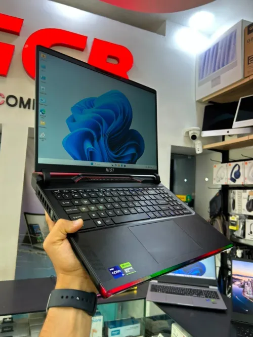 MSI RAIDER GE68HX 13V Intel Core i9-13950HX , jusqu'à 5,50 GHz RAM 16GB DDR5 1TB SSD ECRAN 16'' FHD+ 144Hz NVIDIA GeForce RTX 4060 8GB