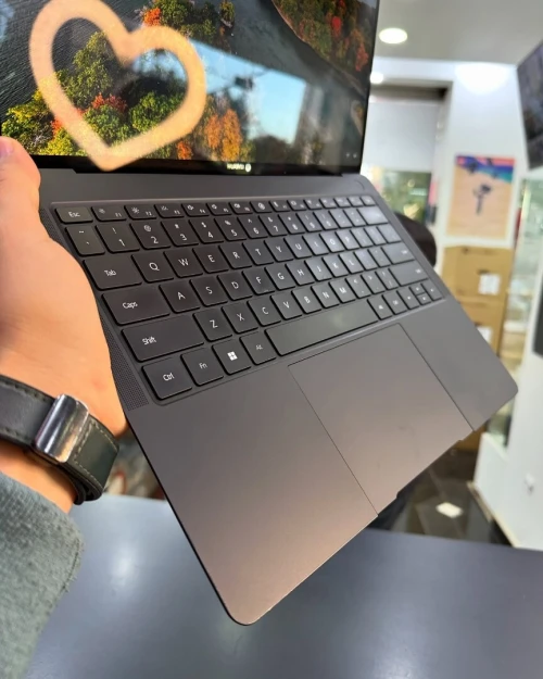 Huawei MateBook X Pro 2024 Intel Core Ultra 7 155H 24 Mo . 32GB . 2TB .14.2 3K OLED 120Hz Tactile 