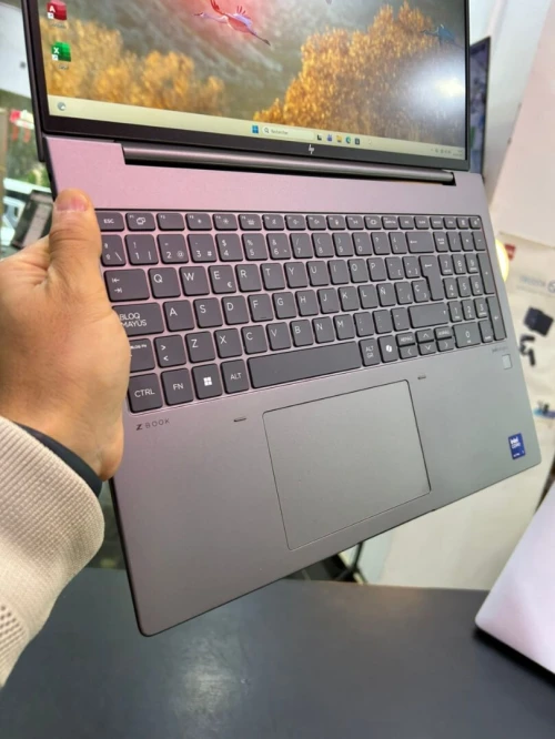 HP ZBOOK 16 G11 Intel Core Ultra 7 165H 24 Mo 5,00 GHz RAM 32GB DDR5 512GB SSD 16" FHD+ IPS RTX 500 4GB