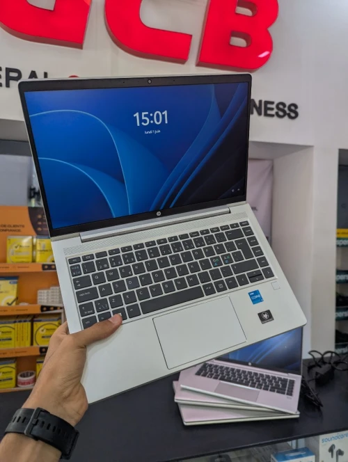 HP PROBOOK 440 G9 Processeur Intel Core i3-1215U cache 10 Mo, jusqu'à 4,40 GHz RAM 8GB DISQUE 128GB SSD 14" FULL HD Graphiques UHD Intel
