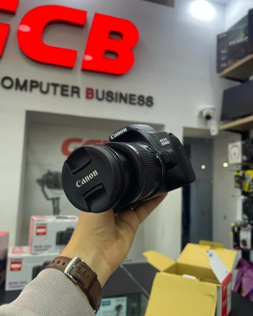 Canon EOS 250D Reflex Numérique 24.1 MP Vidéo Ultra HD 4k Wifi Bluetooth Objectif 18-55mm STM