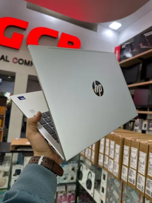 HP ProBook 460 G11 Processeur Intel Core Ultra 5 125U RAM 8GB DDR5 256GB SSD Écran WUXGA IPS