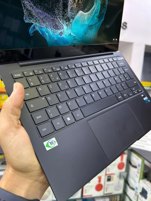 SAMSUNG GALAXY BOOK 2 Pro Intel i5-1240P RAM 8GB DDR5 256GB SSD ÉCRAN 13.3 FHD AMOLED Intel Iris Xe