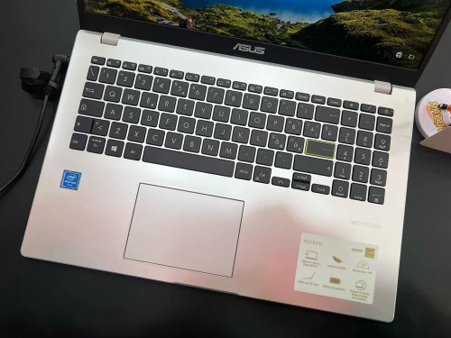 ASUS E510  Intel Pentium Silver N5030 4 Mo de cache, jusqu'à 3,10 GHz RAM 8GB DISQUE 256GB SSD 15"