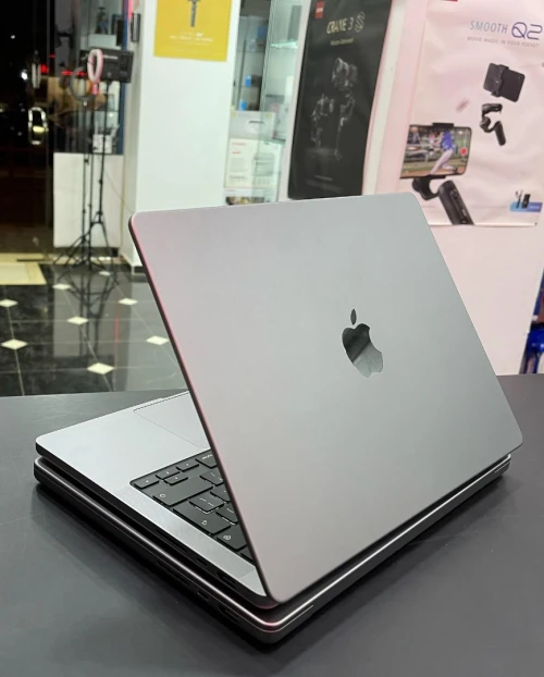 MACBOOK PRO 14" 2021 A2442 EMC3650 M1 Pro 10-Core CPU/14-Core GPU RAM 16GB DISQUE 512GB SSD 