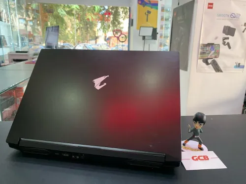 AORUS 5 Intel Core i7-10750H 12 Mo de cache, jusqu'à 5,00 GHz RAM 16GB 512GB SSD GTX 1660Ti 15"