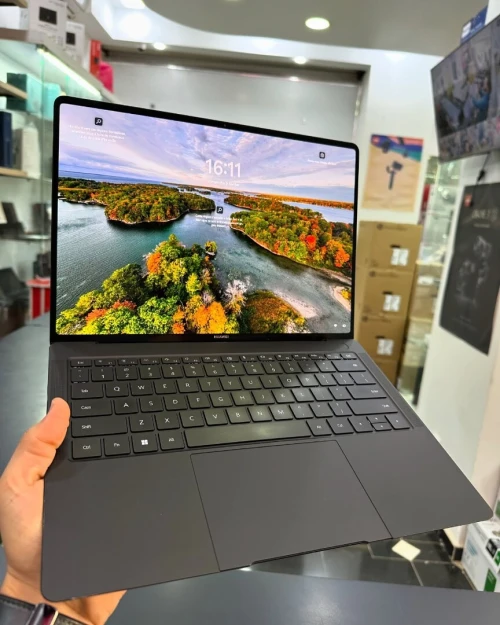 Huawei MateBook X Pro 2024 Intel Core Ultra 7 155H 24 Mo . 32GB . 2TB .14.2 3K OLED 120Hz Tactile 