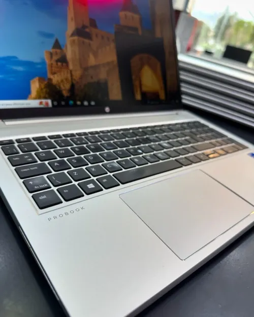 HP PROBOOK 650 G8 Intel Core i5-1135G7 8 Mo de cache, à 4,20 GHz 8GB  256GB SSD 15.6 Full HD