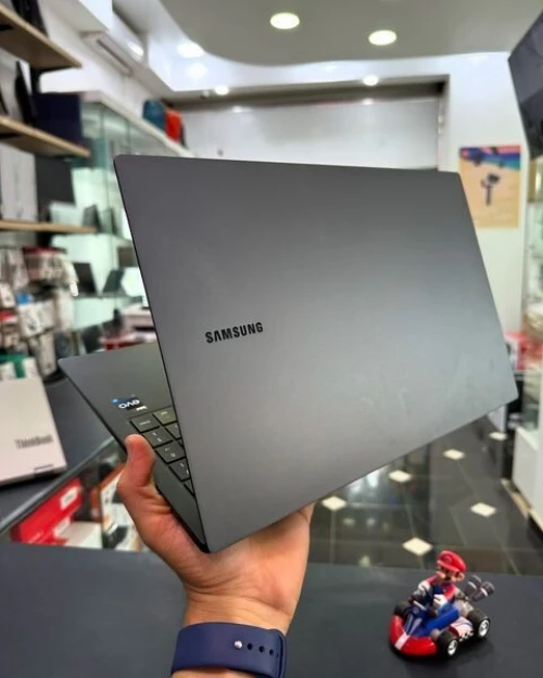 SAMSUNG GALAXYBOOK 2 Intel Core i7-1260P 18 Mo à 4,70 GHz 16GB  512GB SSD  SSD 15.6 FULL HD OLED 