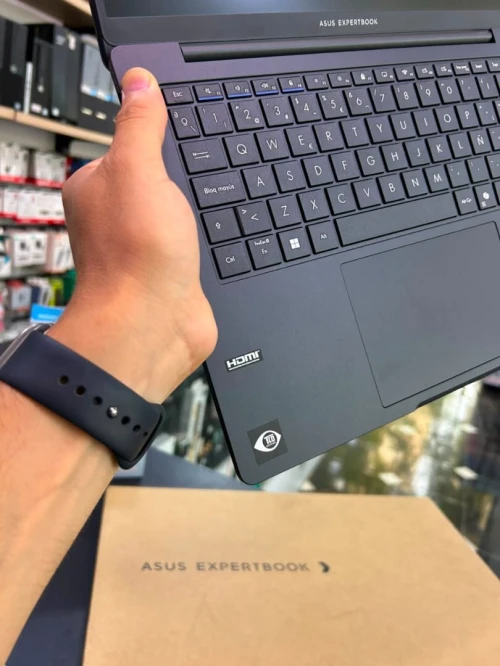 ASUS EXPERTBOOK B3405CCA Intel Core Ultra 5 125H 18 Mo de cache, jusqu'à 4,50 GHz RAM 16GB LPDDR5 512GB SSD Ecran 14" WUXGA  Intel Arc graphics