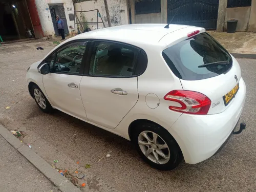 Peugeot 208 2015 Access Facelift