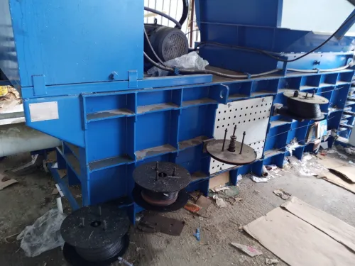 Vente Presse à balles horizontale industrielle - 250 bar / 25 kW - Haute Capacité