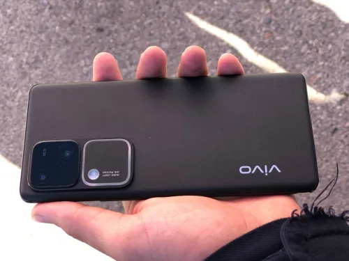 Vivo V30