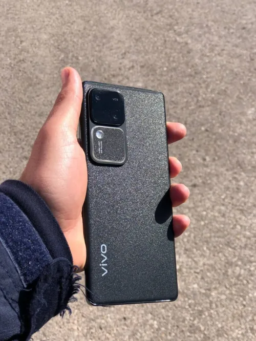 Vivo V30