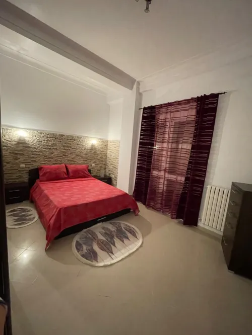 Chambre à coucher lit + matelas + armoire + 2 tables de nuits + commode avec tiroir 