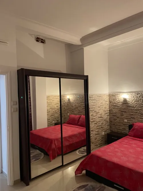 Chambre à coucher lit + matelas + armoire + 2 tables de nuits + commode avec tiroir 
