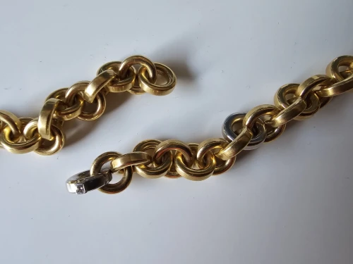 COLLIER OR 18K SUISSE 