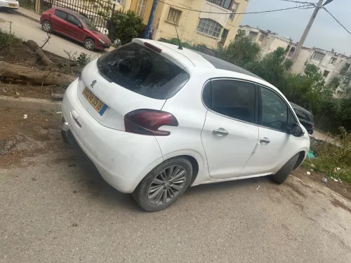 Peugeot 208 2015 Allure Facelift