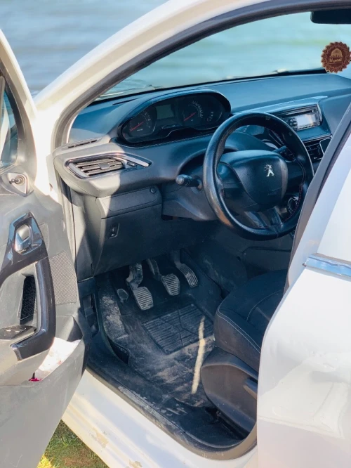 Peugeot 208 2015 