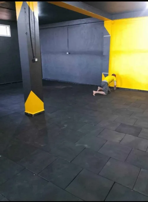 Tapis gomme, terrain de sport , salle de sport revêtements epdm , gomme gazon, 