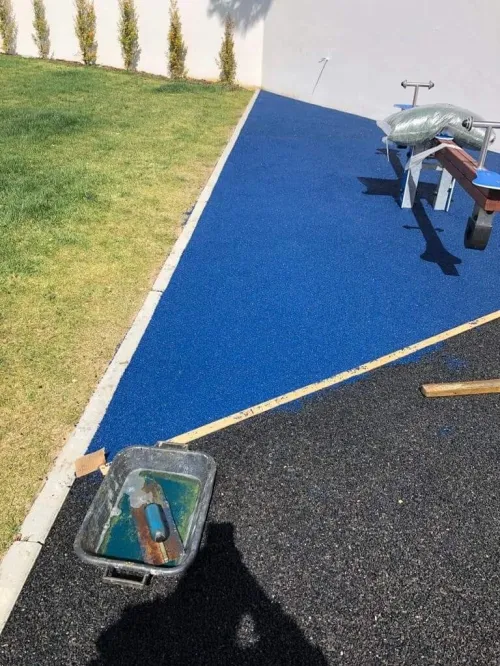 Air de jeux , revêtements Terrain de sport, gomme synthétique acrylique epdm, salle de sport 