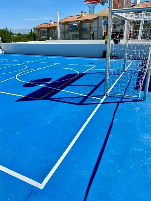Air de jeux , revêtements Terrain de sport, gomme synthétique acrylique epdm, salle de sport 